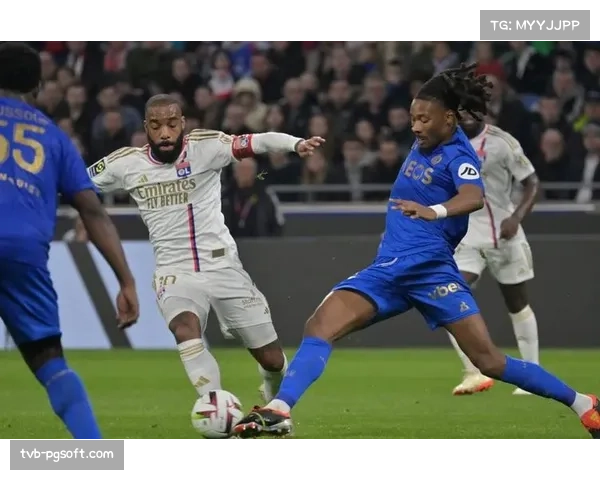 官方：里昂中场核心卡克雷因膝伤赛季报销